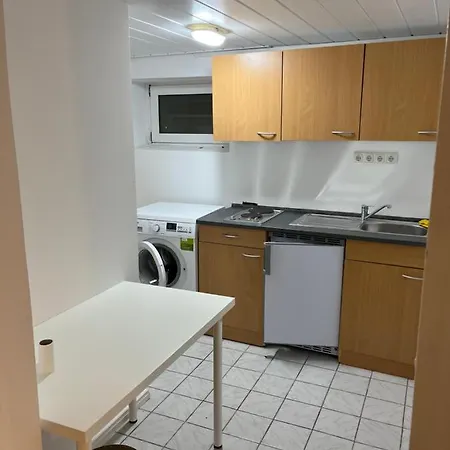 Souterrain In Der Naehe Vom Duesseldorfer Flughafen * Ратинген