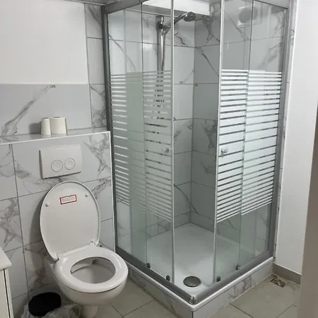 Apartment Souterrain In Der Naehe Vom Duesseldorfer Flughafen Ratingen