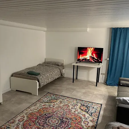 Souterrain In Der Naehe Vom Duesseldorfer Flughafen *