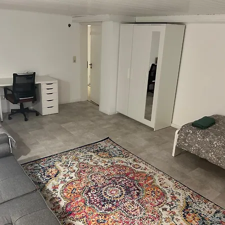 Souterrain In Der Naehe Vom Duesseldorfer Flughafen Ratingen