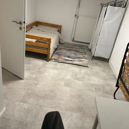 Appartement Souterrain In Der Naehe Vom Duesseldorfer Flughafen *