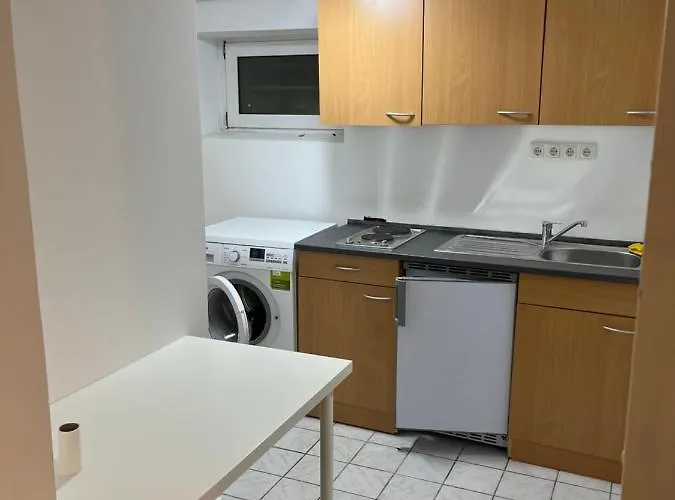 Souterrain In Der Naehe Vom Duesseldorfer Flughafen * Ratingen