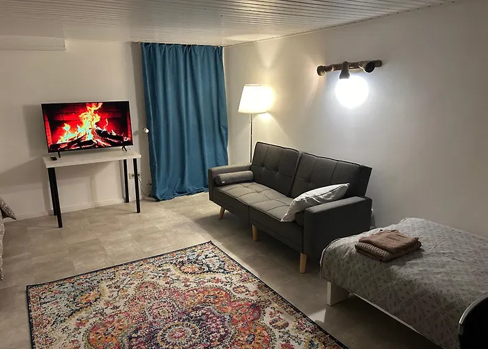 Appartement Souterrain In Der Naehe Vom Duesseldorfer Flughafen *