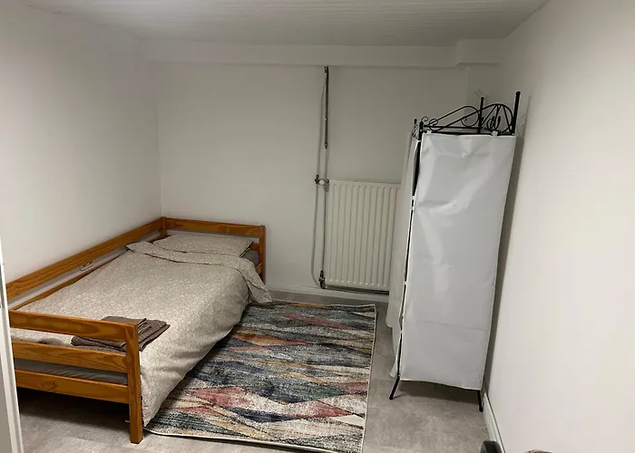 Souterrain In Der Naehe Vom Duesseldorfer Flughafen Appartement Ratingen