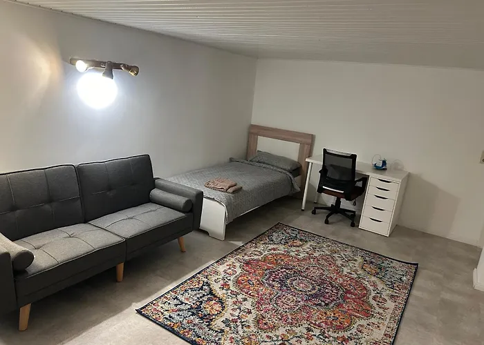 Souterrain In Der Naehe Vom Duesseldorfer Flughafen * Ratingen